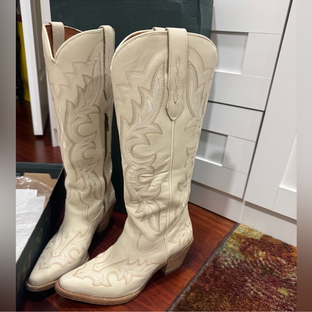 Samira Leather Cowgirl Boots - Chic
Western Style & Comfort - Picture 6 of 12
